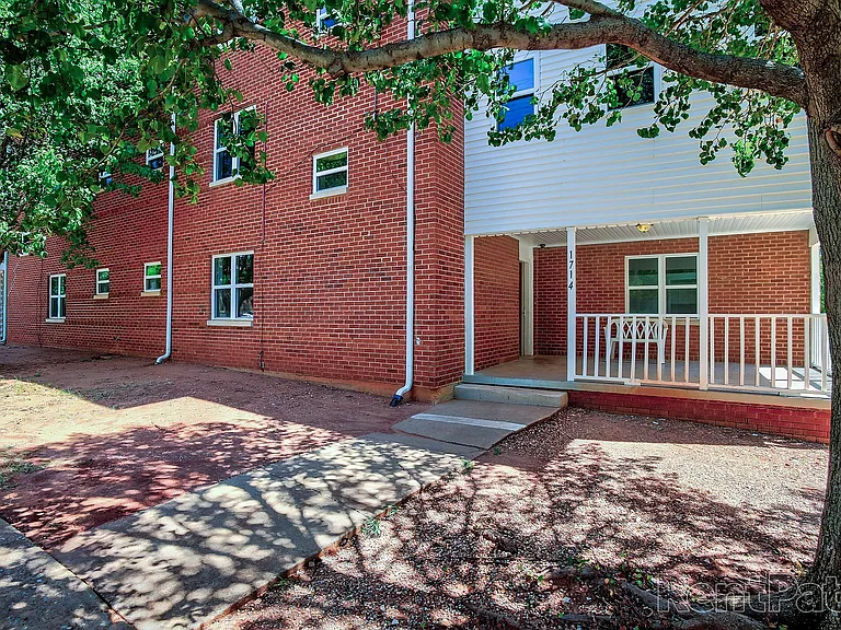 1722 N Lindsay Ave — Photo 17