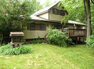 18 Zurich Dr, Newfoundland, PA 18445