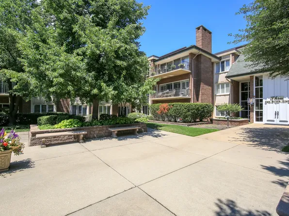 3 Oak Brook Club Dr APT E107, Oak Brook, IL 60523