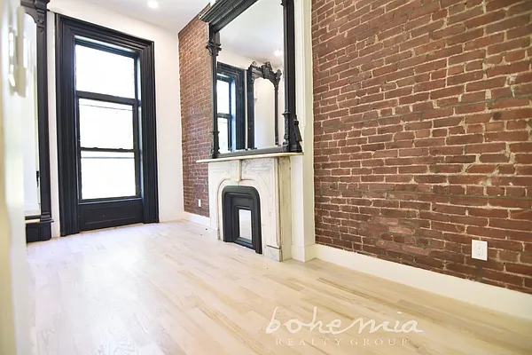 Rented by Bohemia Realty Group | media 7