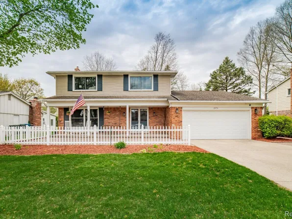 2674 Wareing Dr, Lake Orion, MI 48360
