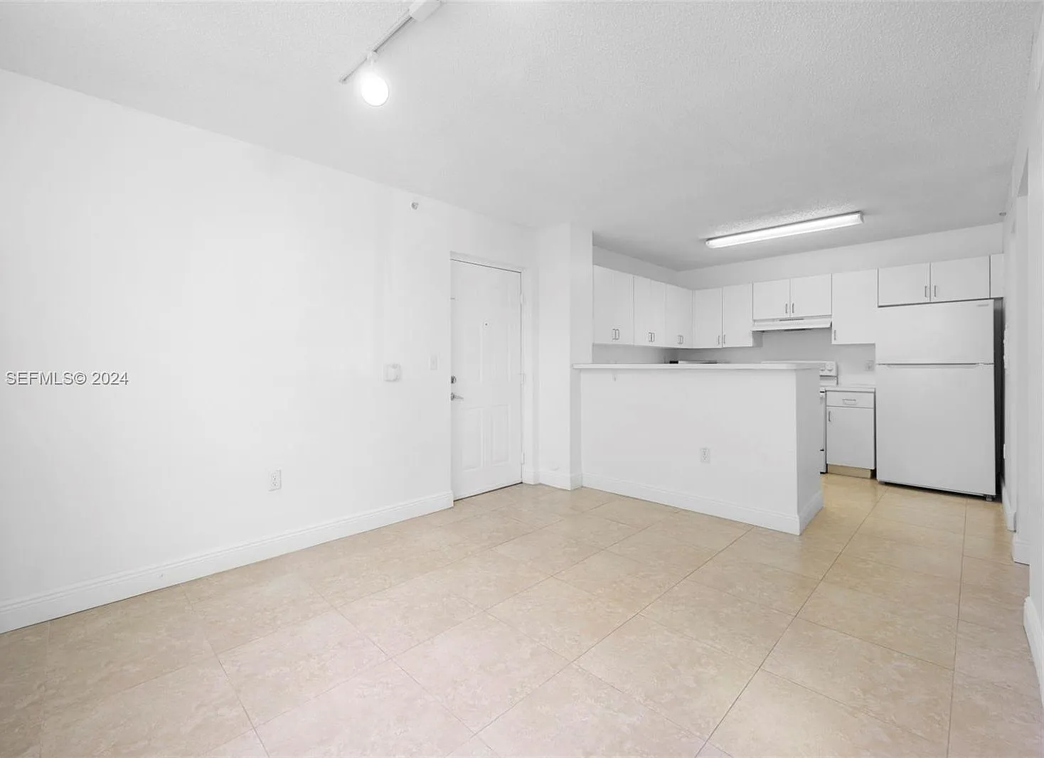 2 bed, 966 sqft, $2,200 — Photo 3