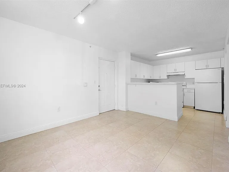 2173 Renaissance Blvd — Photo 3