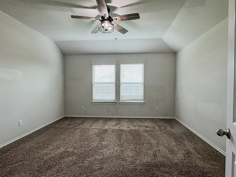801 Meadow Creek Ln — Photo 10