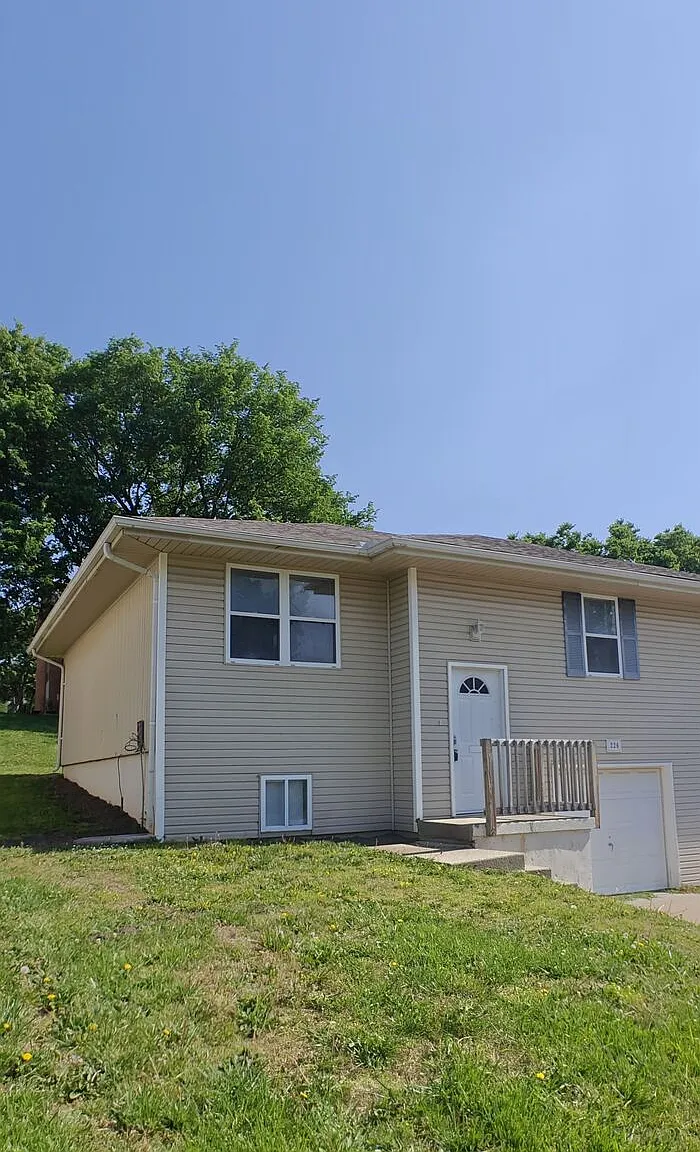 2 bed, 1.0 bath, $1,350 — Photo 2