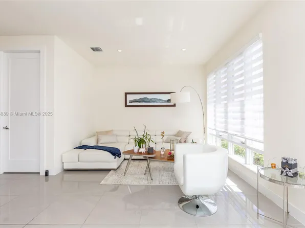 6330 NW 104th Path, Doral, FL 33178