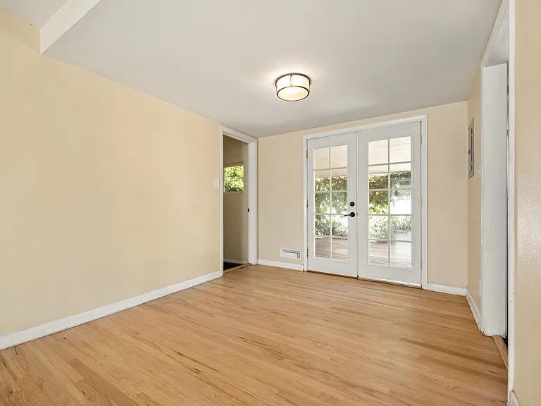 2140 Robin Dr — Photo 12