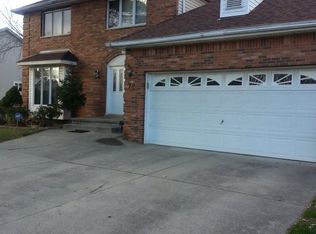 72 Webb Dr, Troy, MI 48098