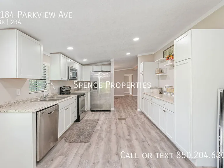 3184 Parkview Ave — Photo 2