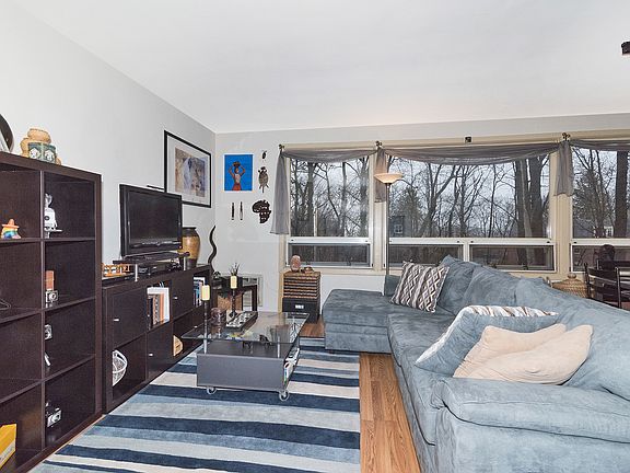 5th image of 12 Wildwood Rd APT B21
