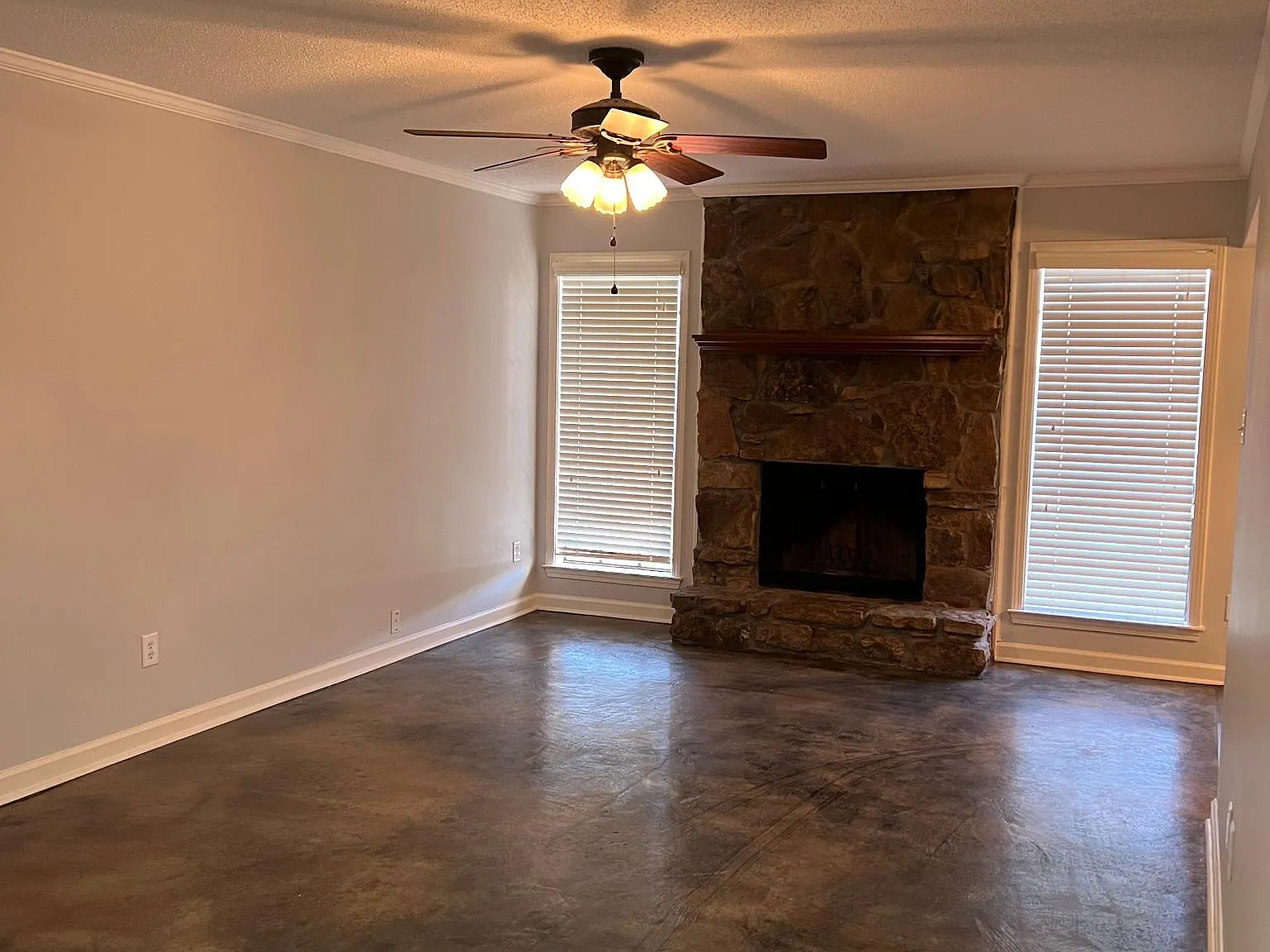 3 bed, 1400 sqft, $1,650 — Photo 3