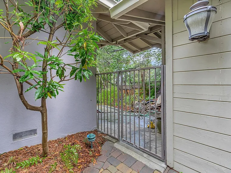 16101 Matilija Dr — Photo 5