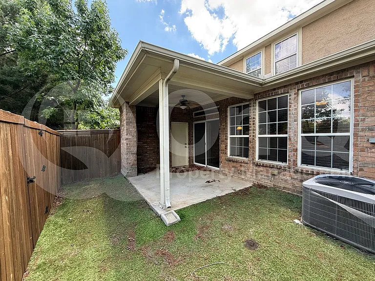 5912 Clearwater Dr — Photo 4