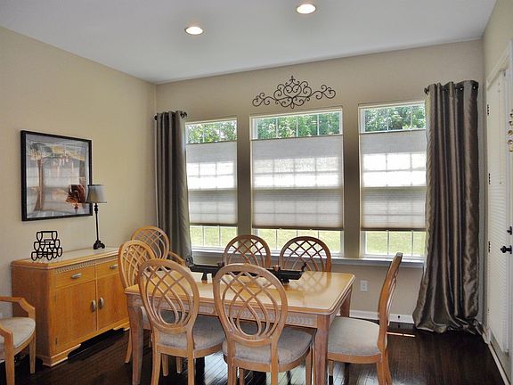 3rd image of 106 Colonial Dr