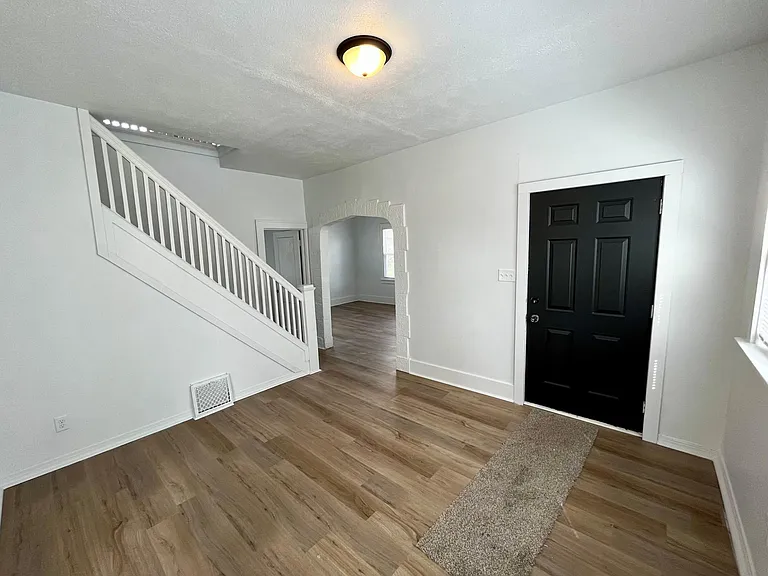 425 Birdsell St — Photo 8