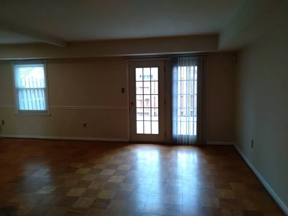 4 bed, 3.5 bath, 2271 sqft, $2,600 — Photo 2