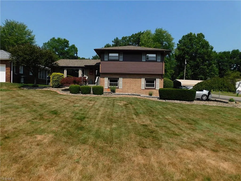 1308 Westover Dr SE photo 1