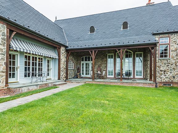 another view of side veranda