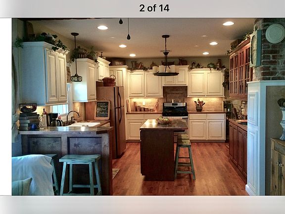 3rd image of 209 W Beck Dr