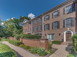 221 Box Car Ave, Naperville, IL 60540