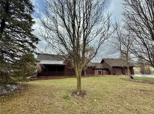 110 Paradise Ln, Slippery Rock, PA 16057