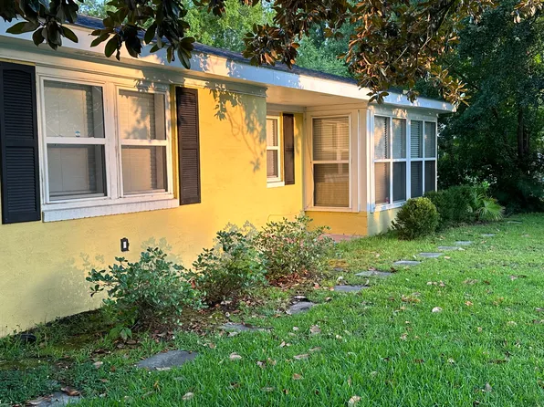 5 Briarcliff Dr, Charleston, SC 29407