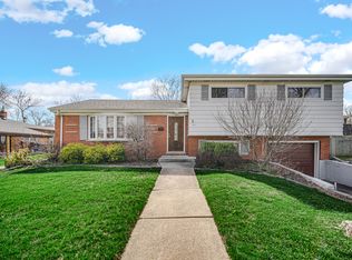 136 N School St, Addison, IL 60101