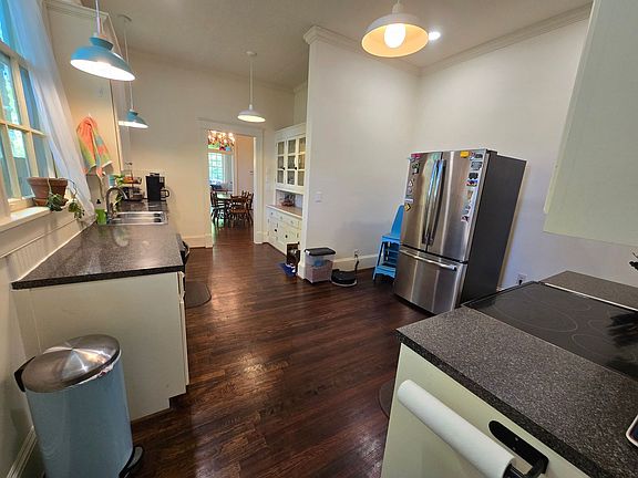 5th image of 379 Felder Ave