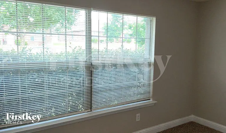 610 Canvas Ct — Photo 6