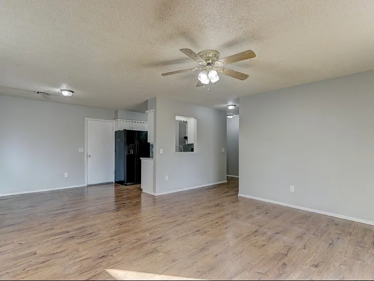 302 N Briarwood St — Photo 4
