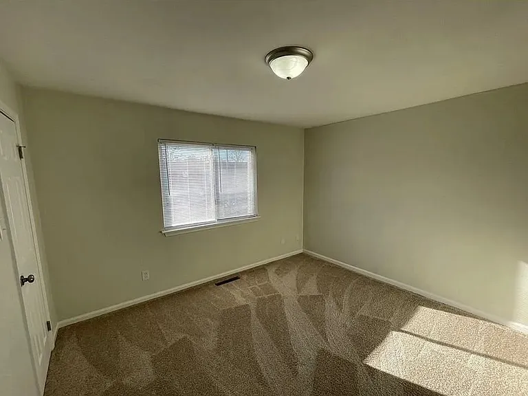 1304 Green Cedar Ln — Photo 7