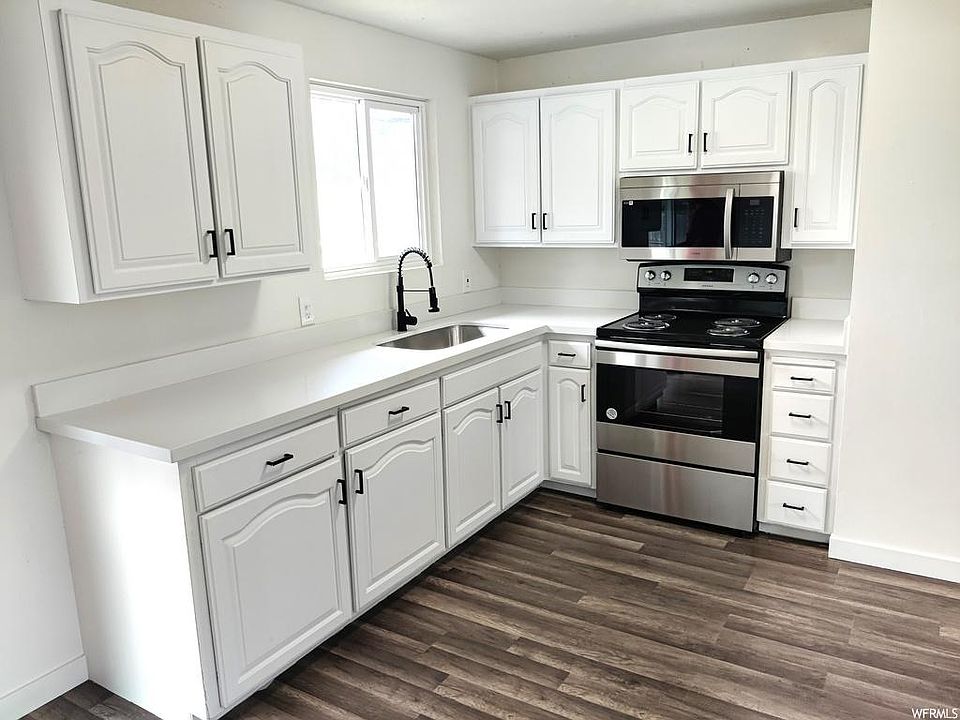 1st image of 3906 S Manhatten Dr