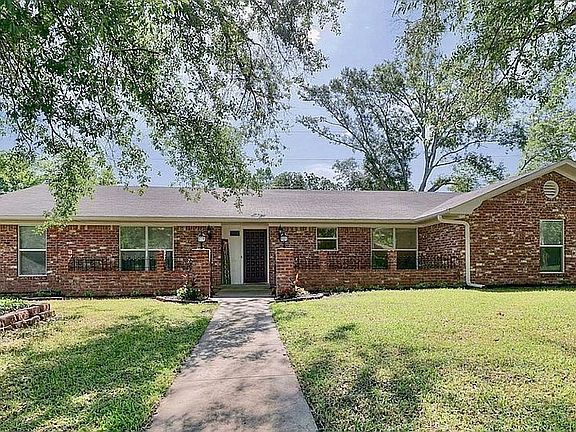 2nd image of 1101 Neches Dr