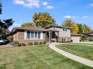 559 S Meier Rd, Mount Prospect, IL 60056