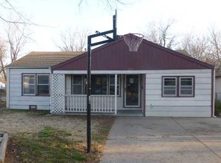 207 E Martha Ave, Mulvane, KS 67110