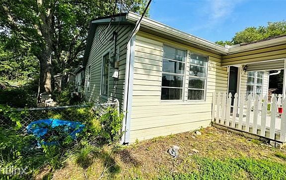 3rd image of 321R Jannie St