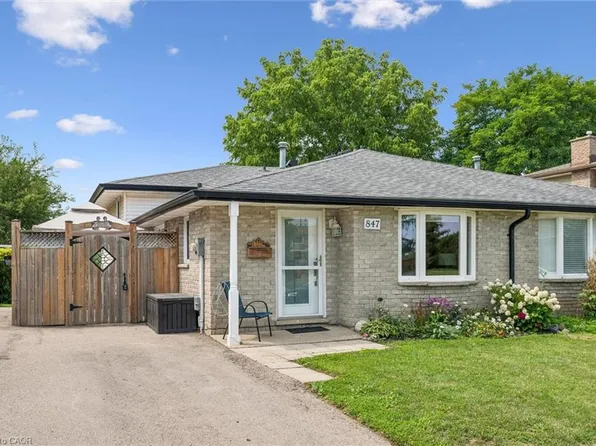 847 Doon Village Rd, Kitchener, ON N2P 1A1