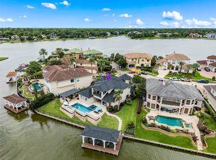 3038 S Island Dr, Seabrook, TX 77586