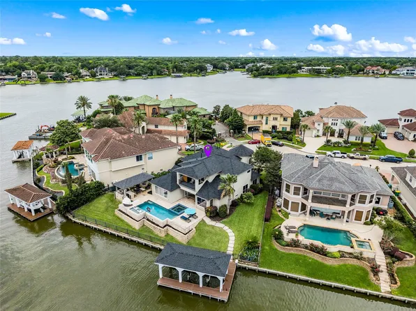 3038 S Island Dr, Seabrook, TX 77586