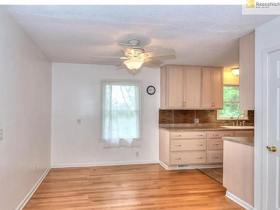 Eat in Country Kitchen !