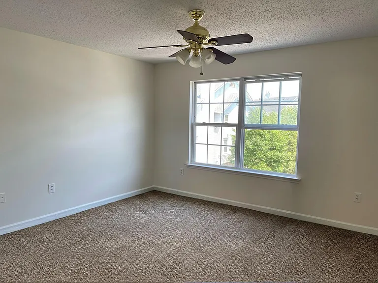 75 Prestwick Way — Photo 8