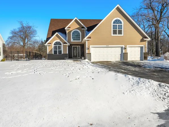 38413 N Creek Ct, Beach Park, IL 60087