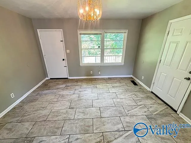1114 Retlaw St NW — Photo 9