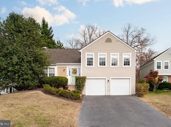 11 Worthington Ct, Sterling, VA 20165