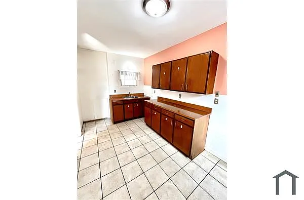 Building Photo - 6426 Saint Clair Ave #2