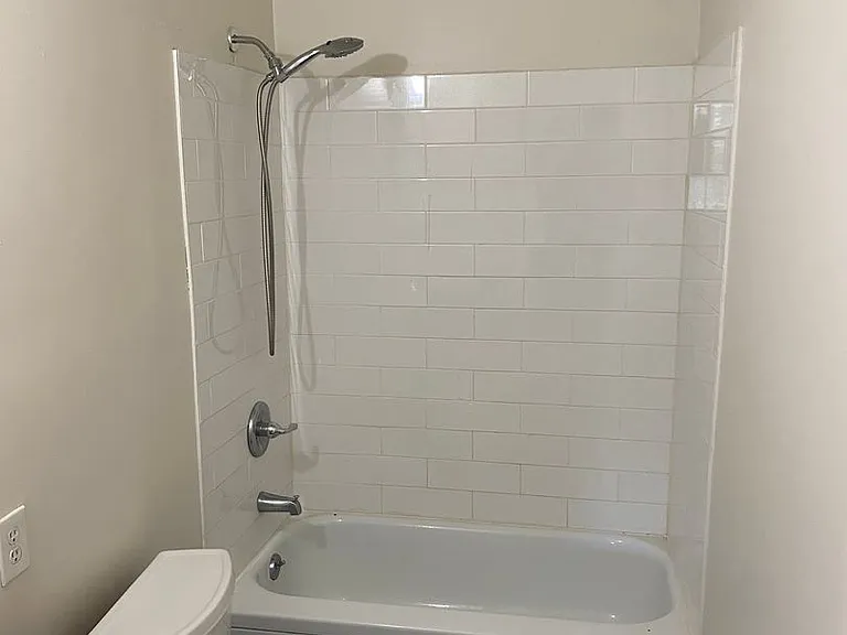 2420 Kenilworth Ave — Photo 4