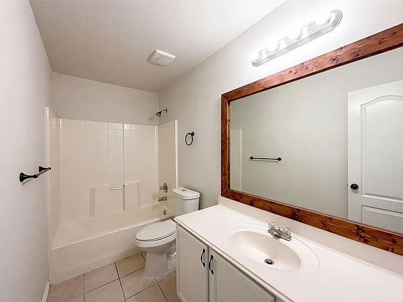 4th image of 5011 Royal Cypress Dr #104