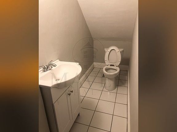 5th image of 13 Lincoln St #1