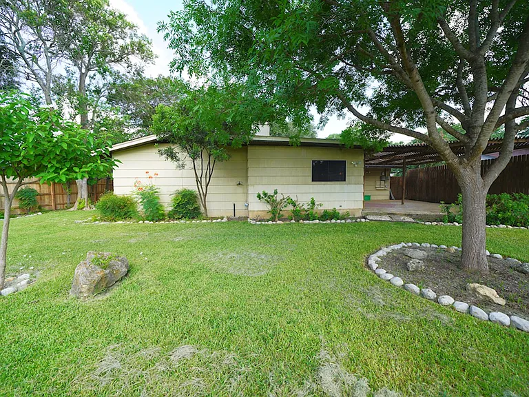 9802 La Rue St — Photo 37