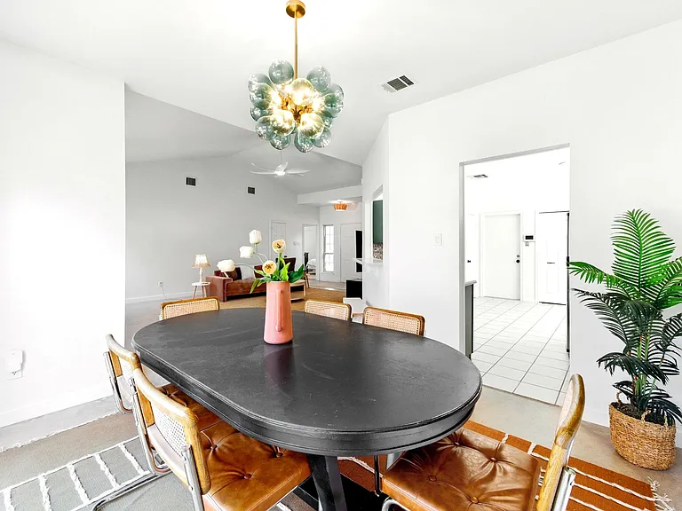 5807 Convict Hill Rd — Photo 10